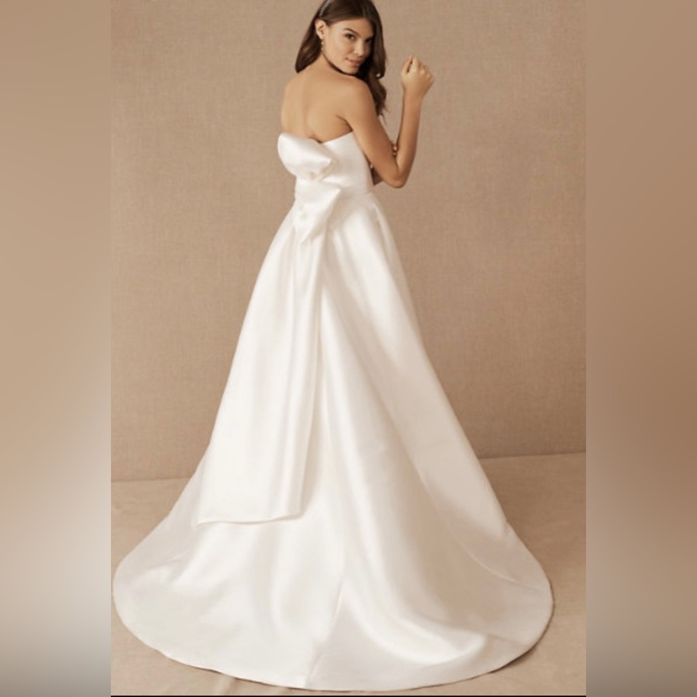 Nouvelle Amsale Pina gown